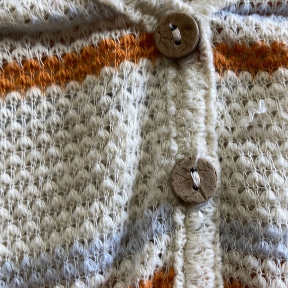 #LOVEWINS CROPPED TOP KNIT TIE T-SHIRT - Picture 4 of 5